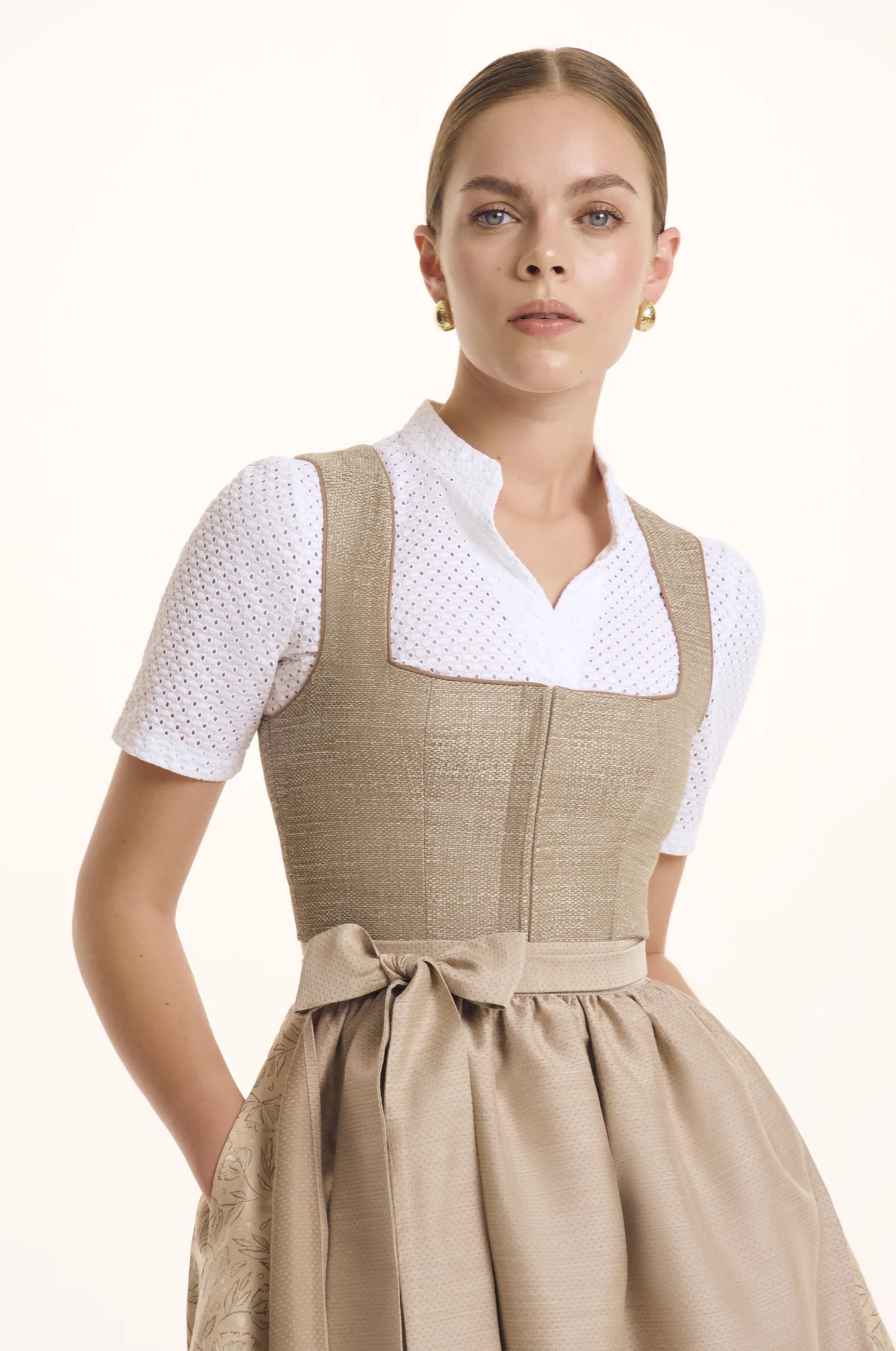 Dirndlbluse Suri in Weiß - Image 3