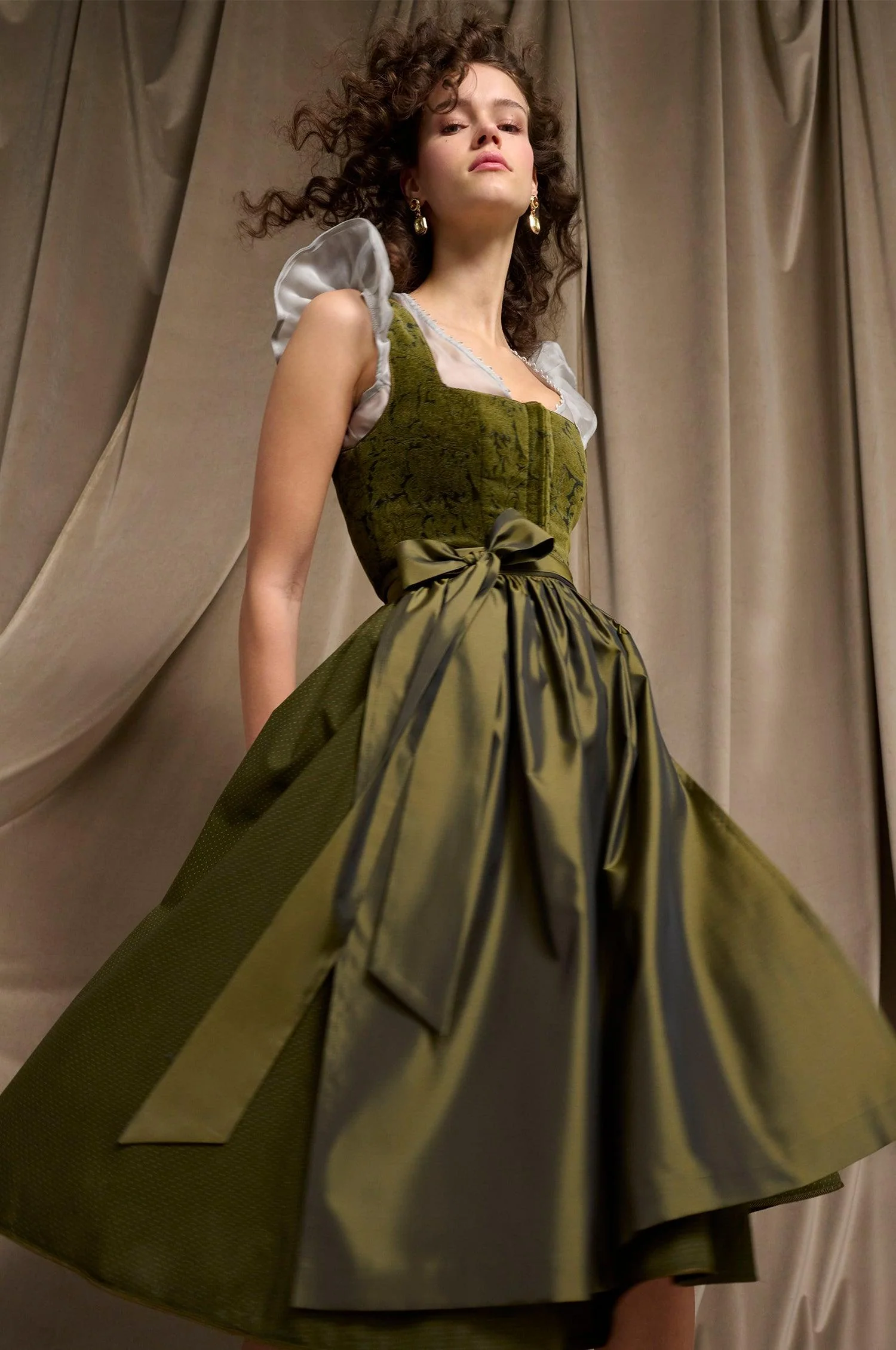 Dirndl Genf in Olive - Image 5