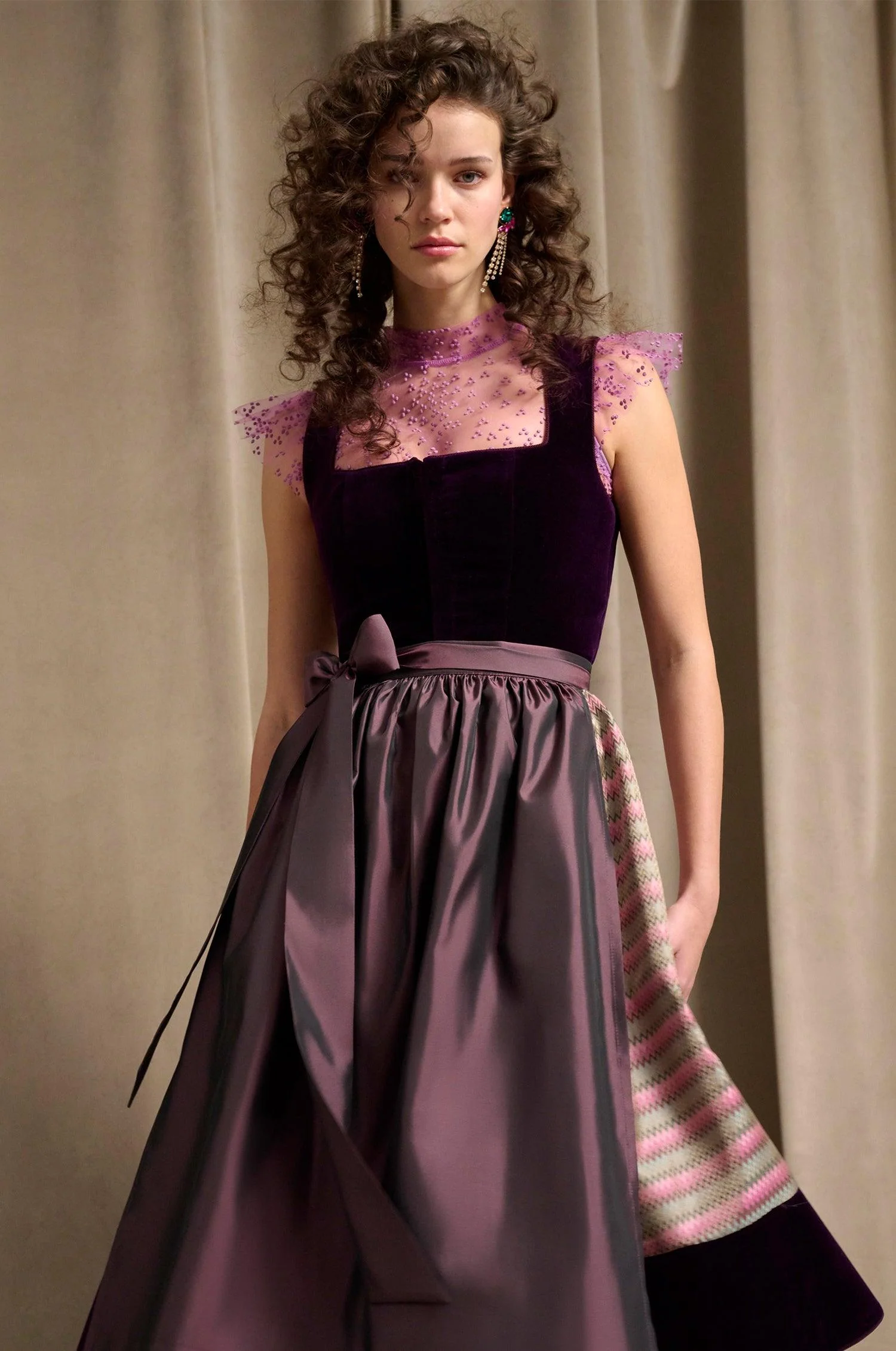 Dirndl Lorient in Aubergine - Image 3