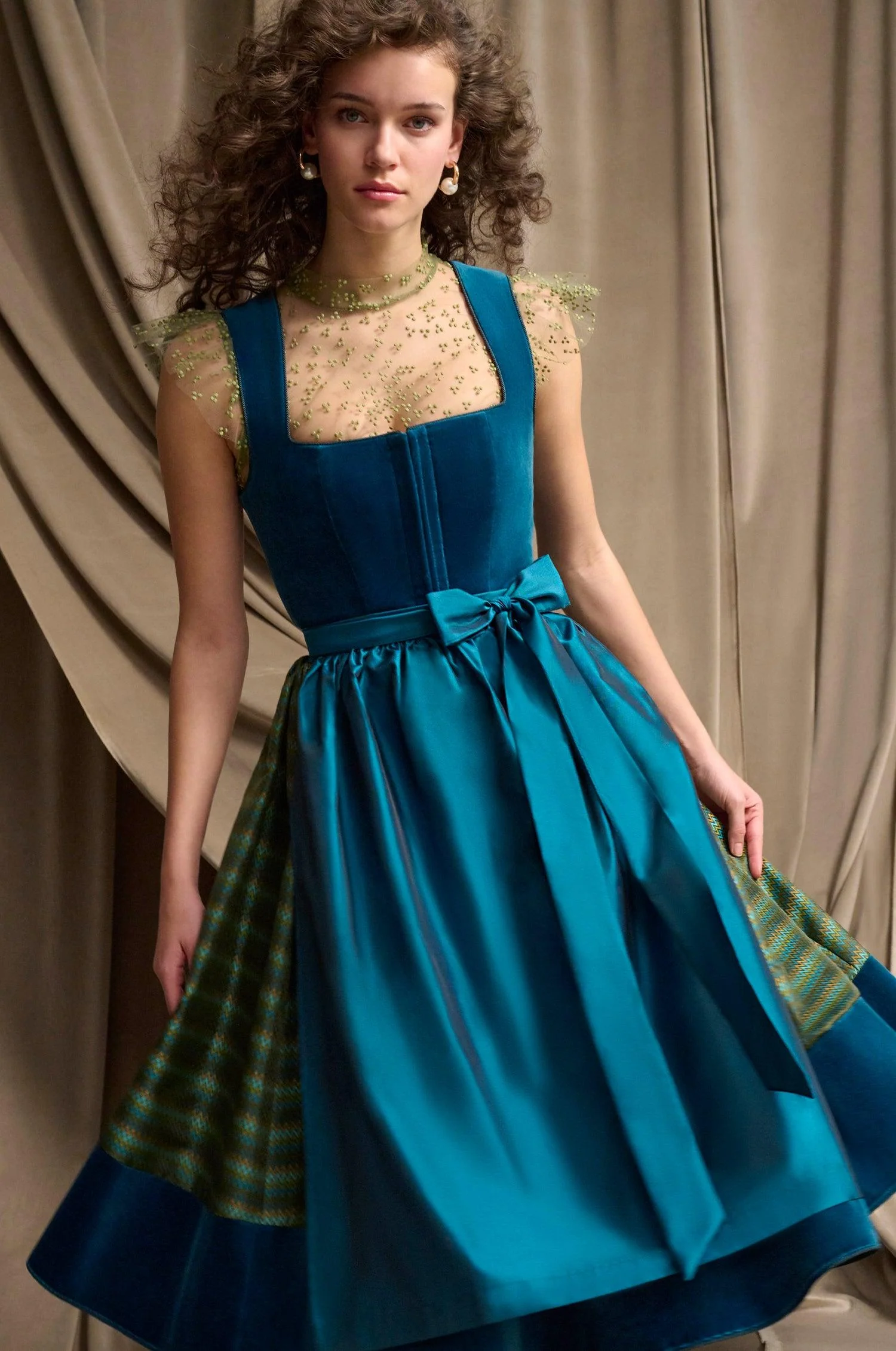 Dirndl Lorient in Cyan - Image 3