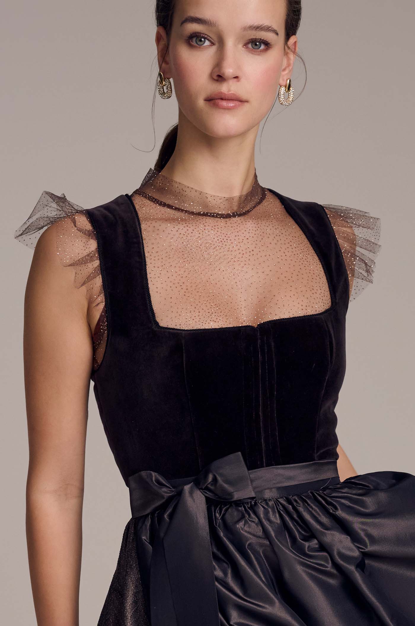 Dirndlbluse Heiki in Mocca - Image 4